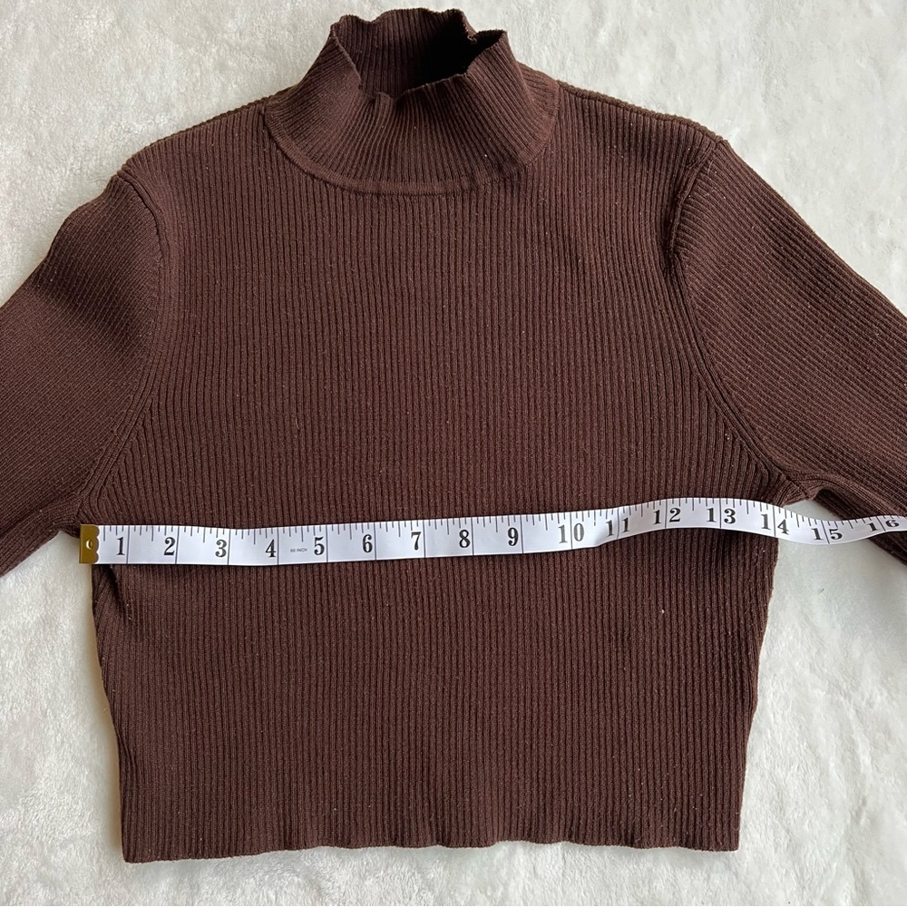 H&M Divided Ribbed Cropped Mock Neck Sweater - Picture 4 of 7